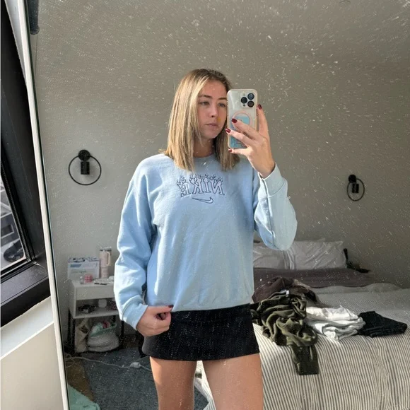 NIKE Crew Neck Sweatshirt - Picture 7 of 7